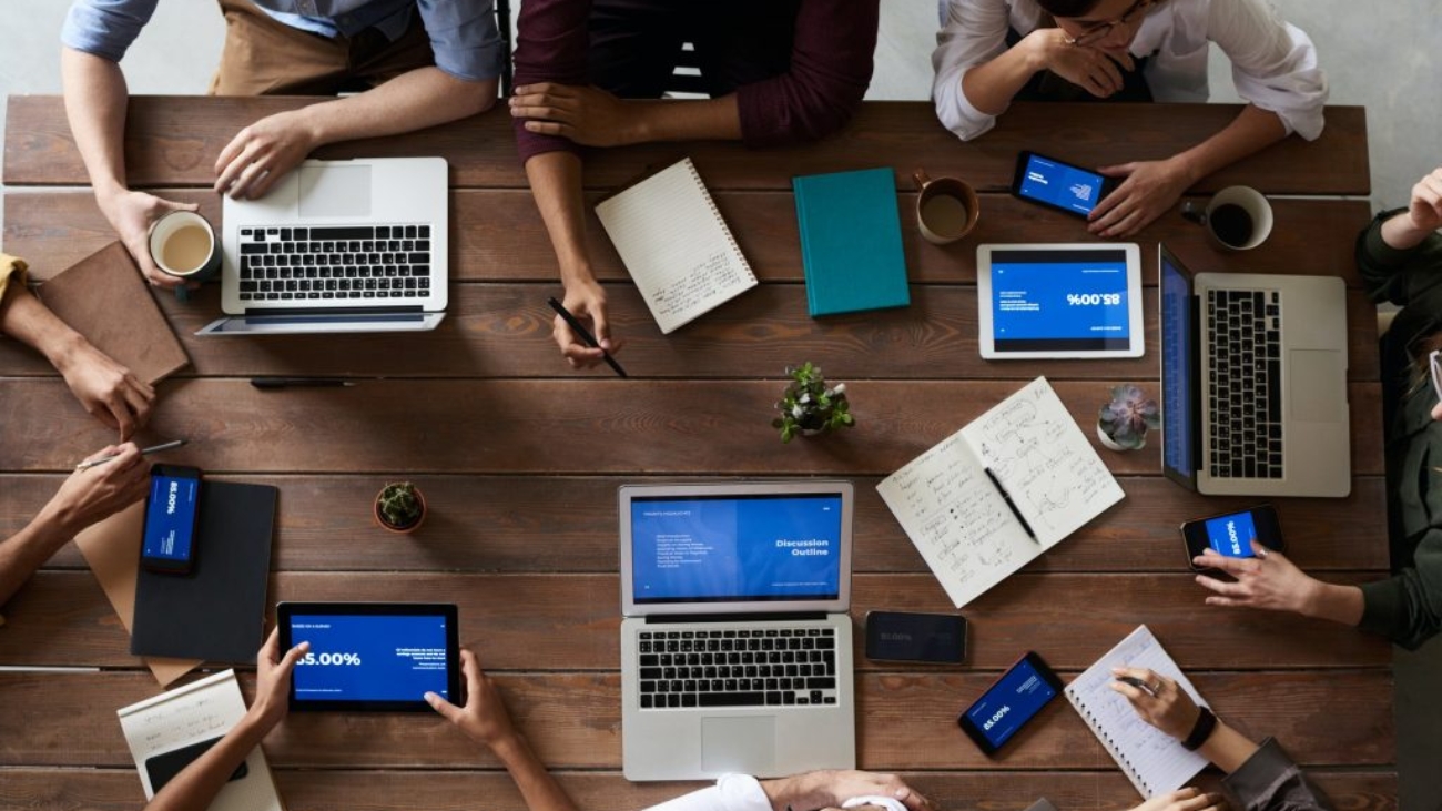 hiring-web-design-companies-in-UAE-1-1024x683 (1)
